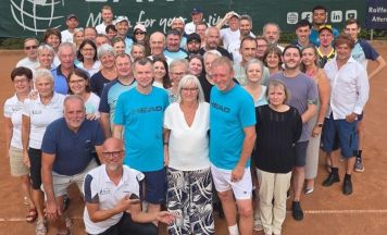Tennis-Legende Stefan Koubek überraschte den TC Raika Aurach