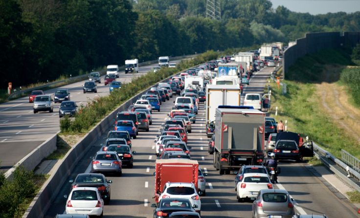 Stau auf Autobahn (Foto: VRD/adobe.stock)