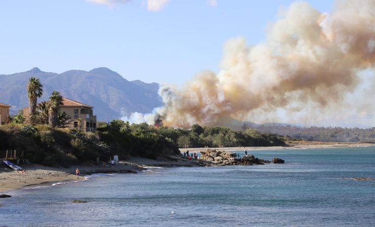 Waldbrand im Urlaub (Foto: ljo57/adobe.stock)