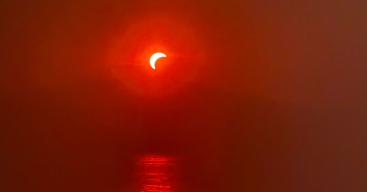 Spectacle at Lake Attersee: Solar eclipse thrills thousands