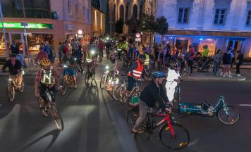 Night Ride bringt Schwanenstadt zum Leuchten