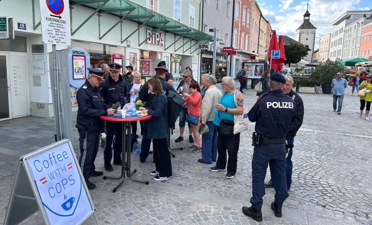 Polizei lädt wieder zumKaffee auf den Stadtplatz ein (Foto: Tom Leitner)