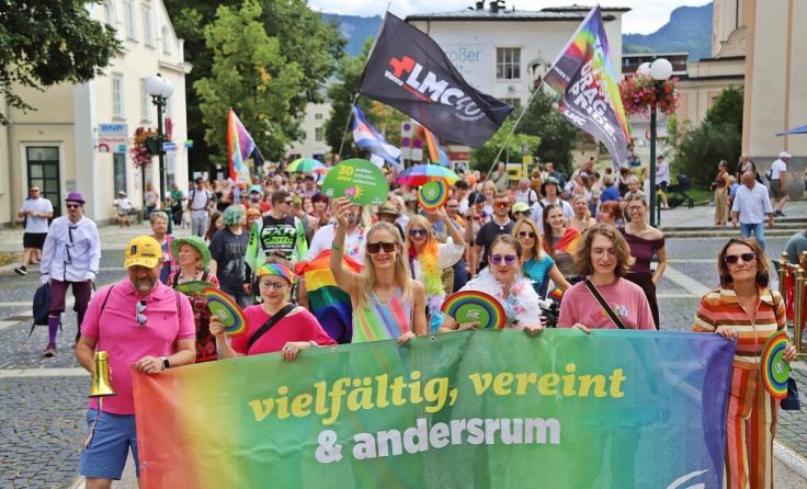 Hunderte ziehen bunt durch die Kaiserstadt Bad Ischl (Foto: Hörmandinger)
