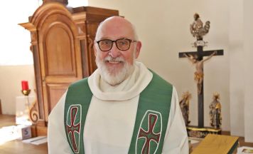 Ebensee feiert „Don Alois“: Pfarrer Rockenschaub wird 75