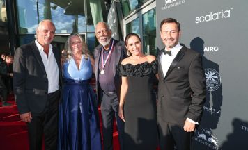 Morgan Freeman bringt Luftfahrt-Elite an den Wolfgangsee