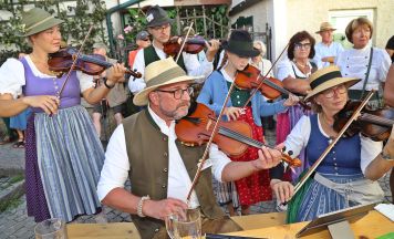 Geigenfest Bad Goisern: So wurde die Kirchengasse zur Musikbühne