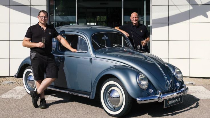 VW Käfer von 1955 bekommt nach 70 Jahren ein zweites Leben