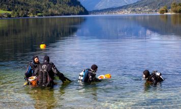 140 Kilo Müll: Das holen Taucher aus dem Grundlsee