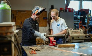 Josef Winzer lädt Jugendliche zur Open Company mit Action und Technik