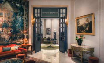 Victoria Beckham eröffnet exklusiven Pop-up mitten in Paris