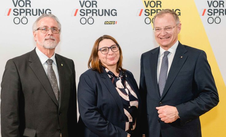 Hippmair, Bürgermeisterin Christine Schausberger und LH Stelzer. (Foto: OÖVP)