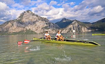 Beach-Sprint am Traunsee: 100 Athleten rudern um Gold