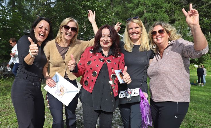 Sassy (Bildmitte) mit Fans (Foto: Hörmandinger)