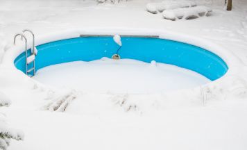 Pool einwintern: So lässt sich im Herbst viel Wasser sparen