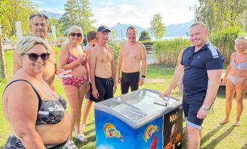 Zum Saisonfinale gab’s im Strandbad Weyregg gratis Eis