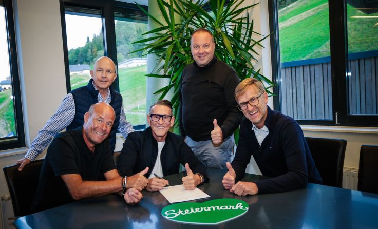 Verantwortliche bei der Vertragsunterzeichnung (Foto: Daniel Scharinger)