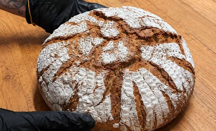 Das Steinbacher Bergsteigerbrot von der Bäckerei Reider gibts um 7 Euro (Foto: Bäckerei Reider)