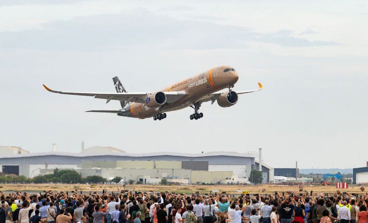Airbus A350F bei seinem Erstflug (Foto: Airbus)
