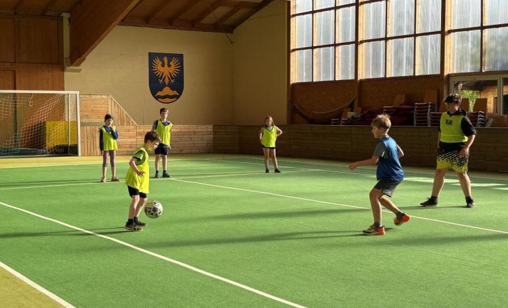 Fußball-Action beim Kids-Cup in Steinbach am Attersee (Foto: videobeweis.media)