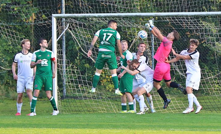 Fußball: Ebensee gegen Bad Goisern (Foto: Hörmandinger)