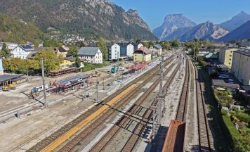Bahnhof Ebensee: Historisches Gebäude weicht moderner Bahnstation