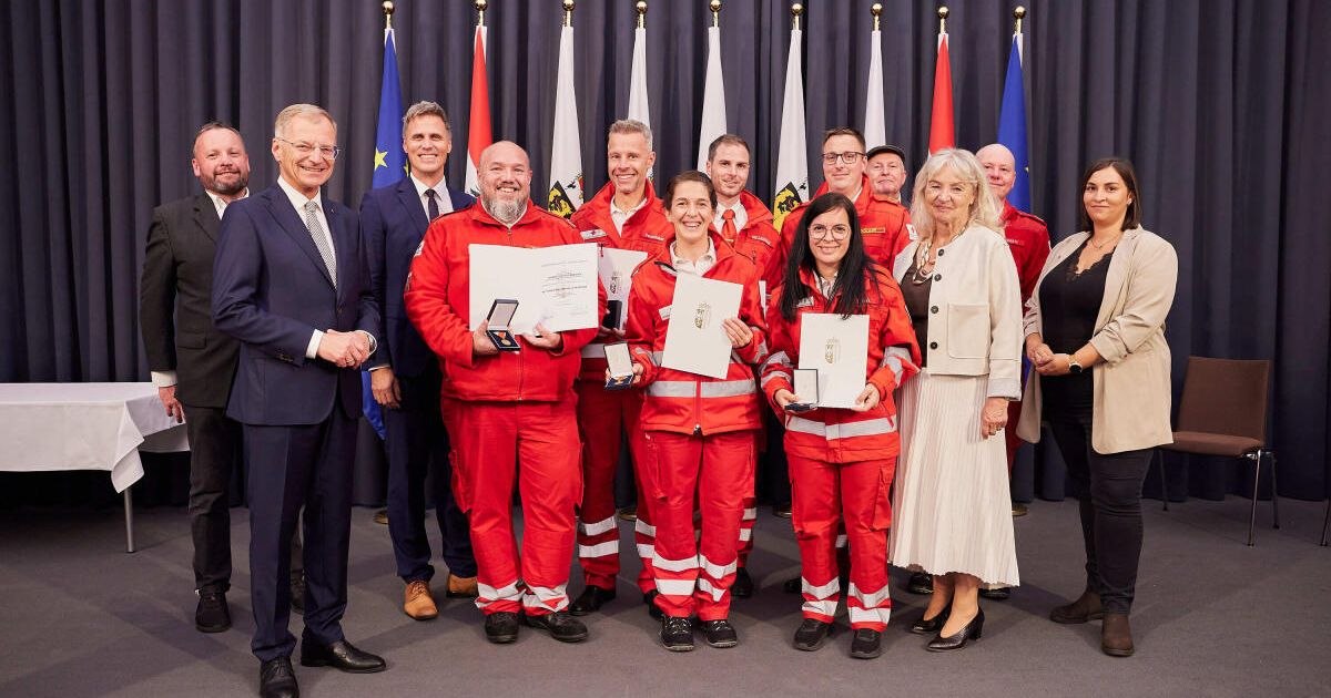 25 Years of Service: Seven Red Cross Employees from Vöcklabruck Honored
