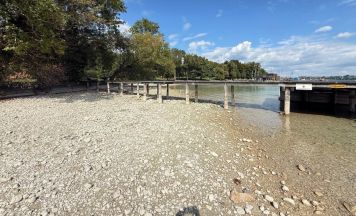 Dramatische Trockenheit: Attersee nähert sich kritischer Pegelmarke
