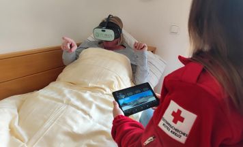 VR-Brille erfüllt Hospizgästen in Vöcklabruck letzte Reisewünsche