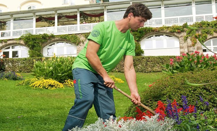 Der Maschinenring sorgt für einen gepflegten Garten. Foto: Maschinenring