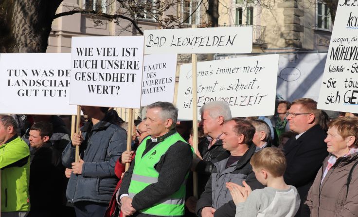 Vergangenen Donnerstag demonstrierten mehr als 1.000 Erdkabel-Befürworter in Linz. 