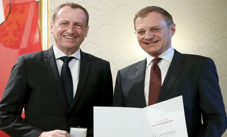 Konrad Ganglberger und Landeshauptmann Thomas Stelzer. Foto: Land OÖ/Denise Stinglmayr