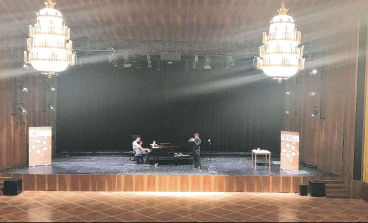 Sebastian Glaser auf der Bühne. Foto: MDJ