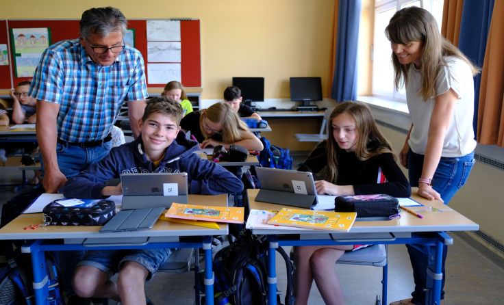 Die neuen Tablets sollen die Schüler im Schulalltag unterstützen. Foto: Kramer