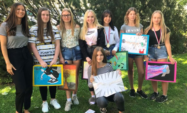 Emma Pachner (vorne) und ihre Schulkolleginnen Foto: PTS Bad Leonfelden/Mühleder