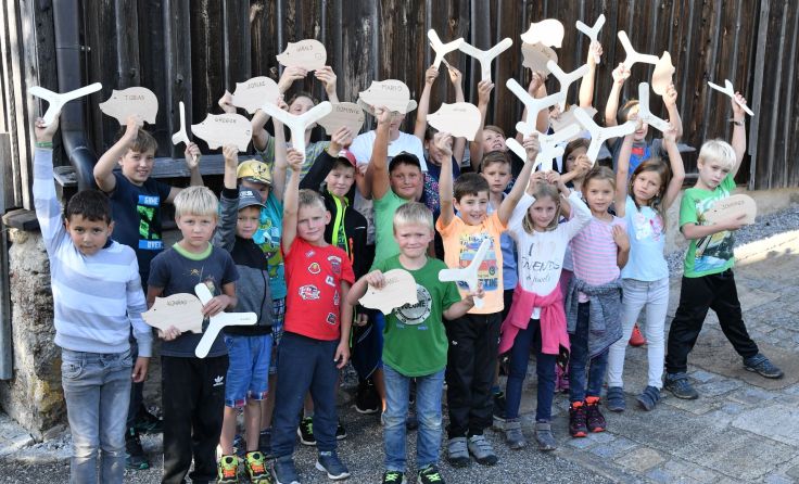 Neben einem Jausenbrett wurde auch ein Bumerang gebastelt. Foto: Erika Ganglberger