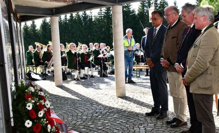 Beim Mahnmal Eiserner Vorhang in Guglwald wurde den Opfern gedacht. Foto: was-tuat-si.at