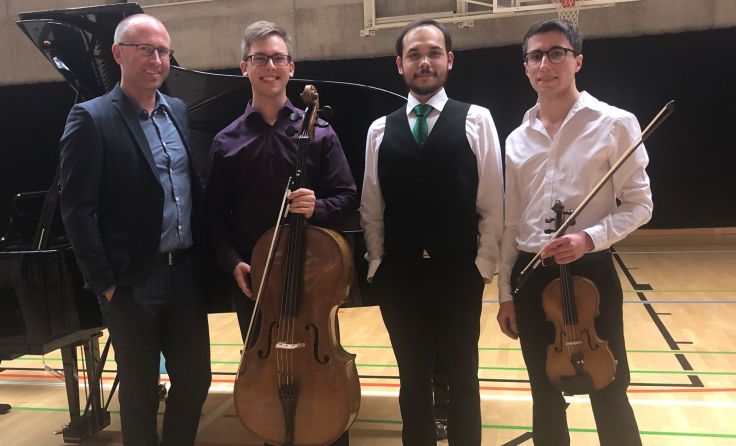 Die Musiker des Trios gemeinsam mit David Allerstorfer (links) Foto: Allerstorfer