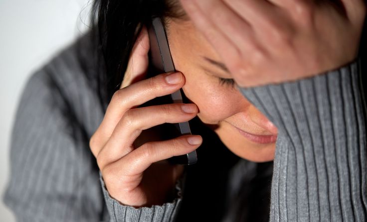 Der Notruf 142 bietet ein offenes Ohr in Krisensituationen. Foto: Syda Productions/Shutterstock