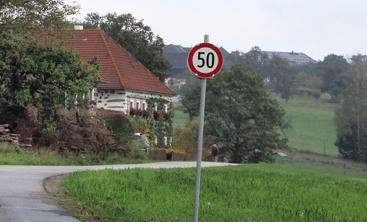Seit Kurzem gilt in Langzwettl die 50er-Zone. Foto: Privat