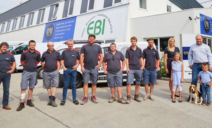 Das gesamte Team von DM-Elektrotechnik. Foto: Alexander Kaiser/Lichtlinien