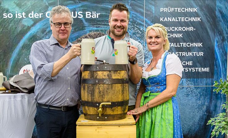 Beim Bieranstich mit Bürgermeister Johann Würzburger Foto: QUABUS GmbH