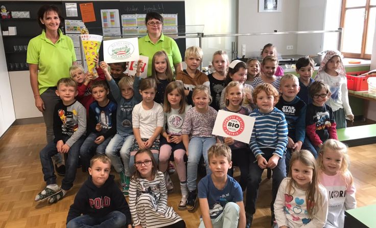 Auch in diesem Jahr kamen die Lichtenberger Bäuerinnen in die Schule. Foto: Waltraud Schuhmann