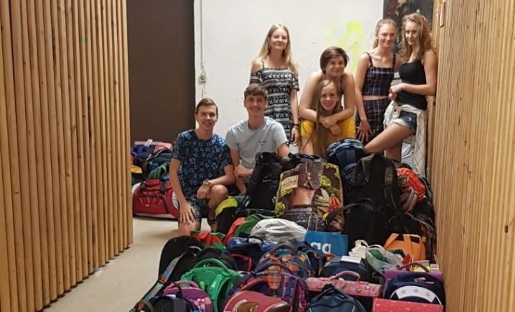 Über 100 Rucksäcke sammelten die Schüler der LISA für den guten Zweck. Foto: LISA