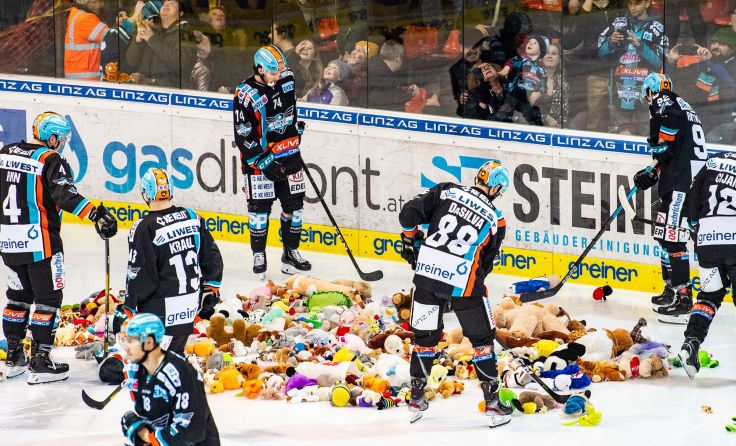 Alle zwei Jahre findet der Teddy Bear Toss in Linz statt. Foto: BWL/Eisenbauer