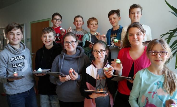 Die Schüler der NMS Vorderweißenbach durften Programmierluft schnuppern. Foto: privat