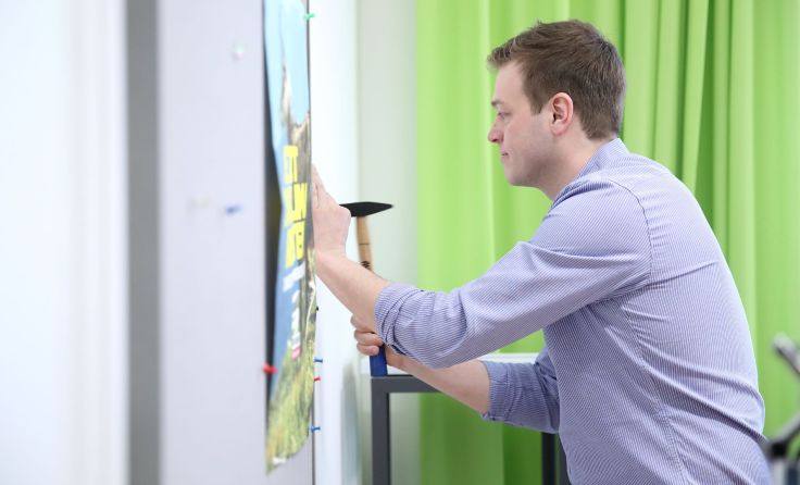 Vergangenen Montag ging es für Kaineder ins neue Büro. Foto: Land OÖ/Sabrina Liedl