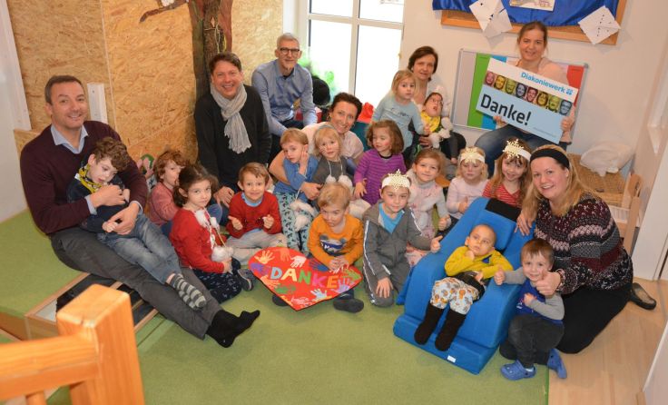 Die Geschäftsführer von Two in a box übergaben die Spenden persönlich. Foto: Diakoniewerk