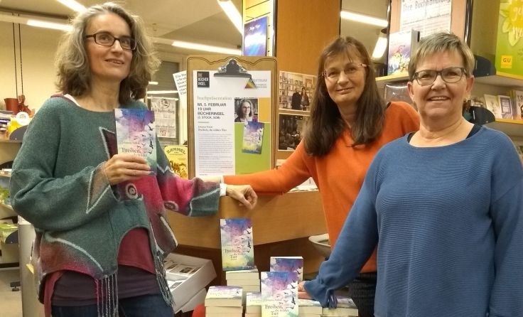 (V.l.) Johanna Vedral mit Monika Dewagner und Birgit Auer. Foto: Spektrum