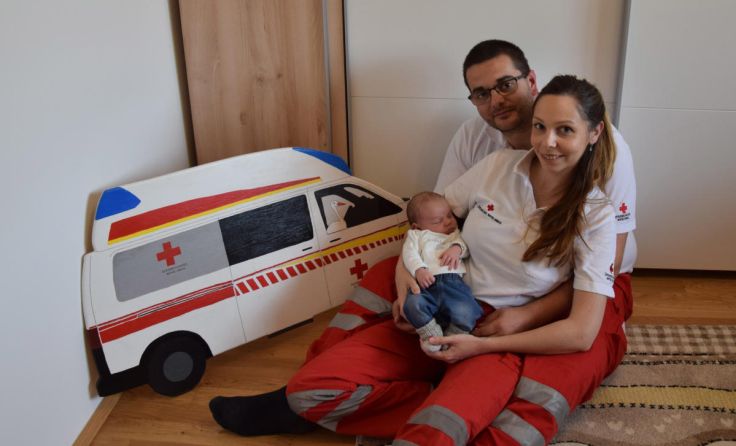 Julia und Günther Kogler mit Sohn Felix. (Foto: OÖRK/Günther Kogler)