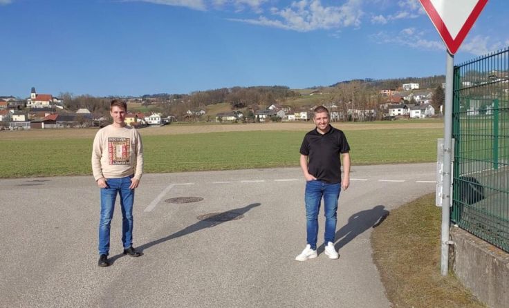Helmut Mitter und Stefan Zauner bei ihrer Tour durch die Gemeinde. (Foto: SPÖ Walding)